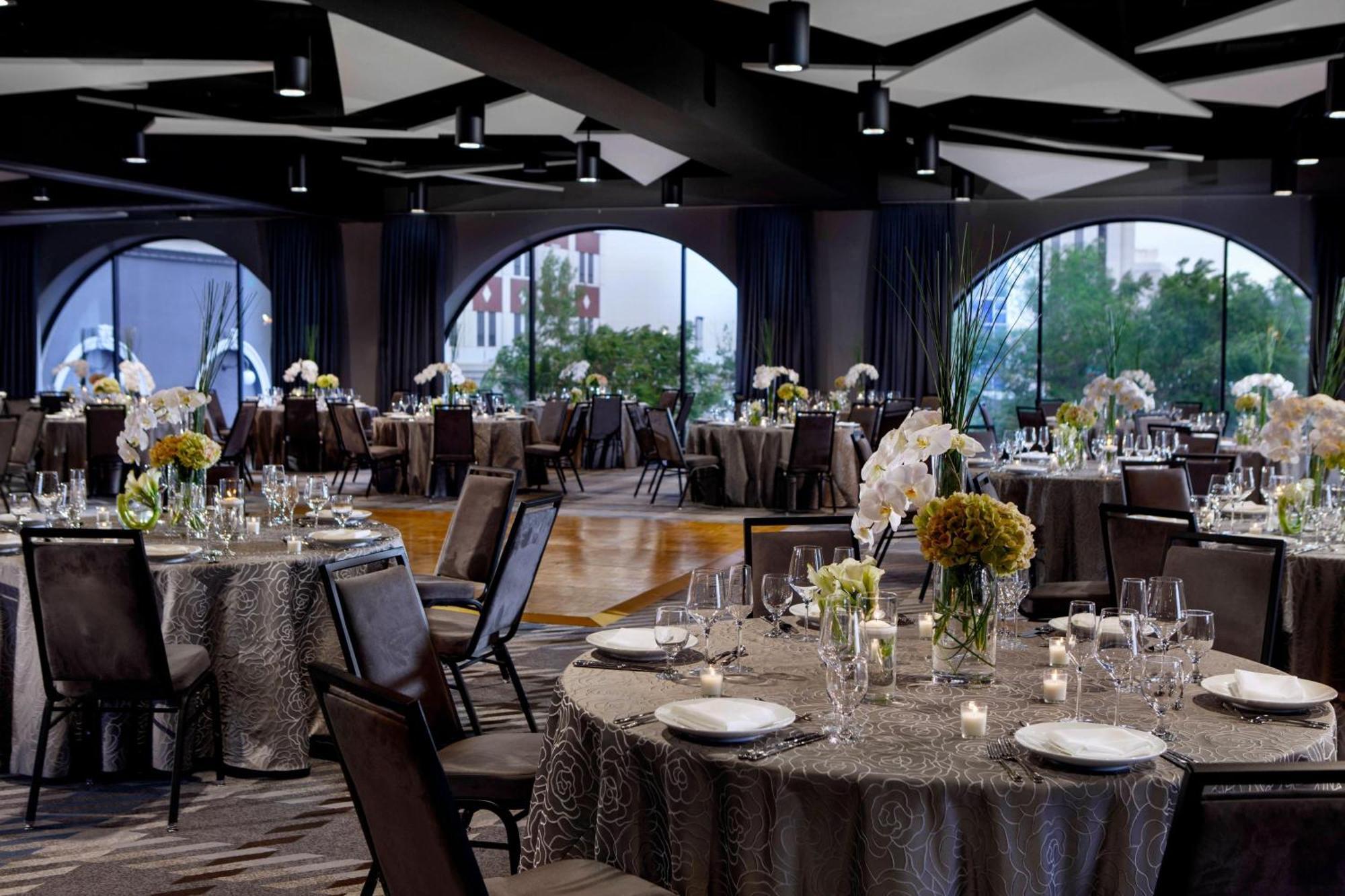 Hotel Renaissance Downtown &
